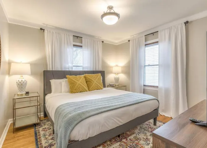 Onecozyplace | King Bed • Expo•tu • Downtown Holiday home Tulsa